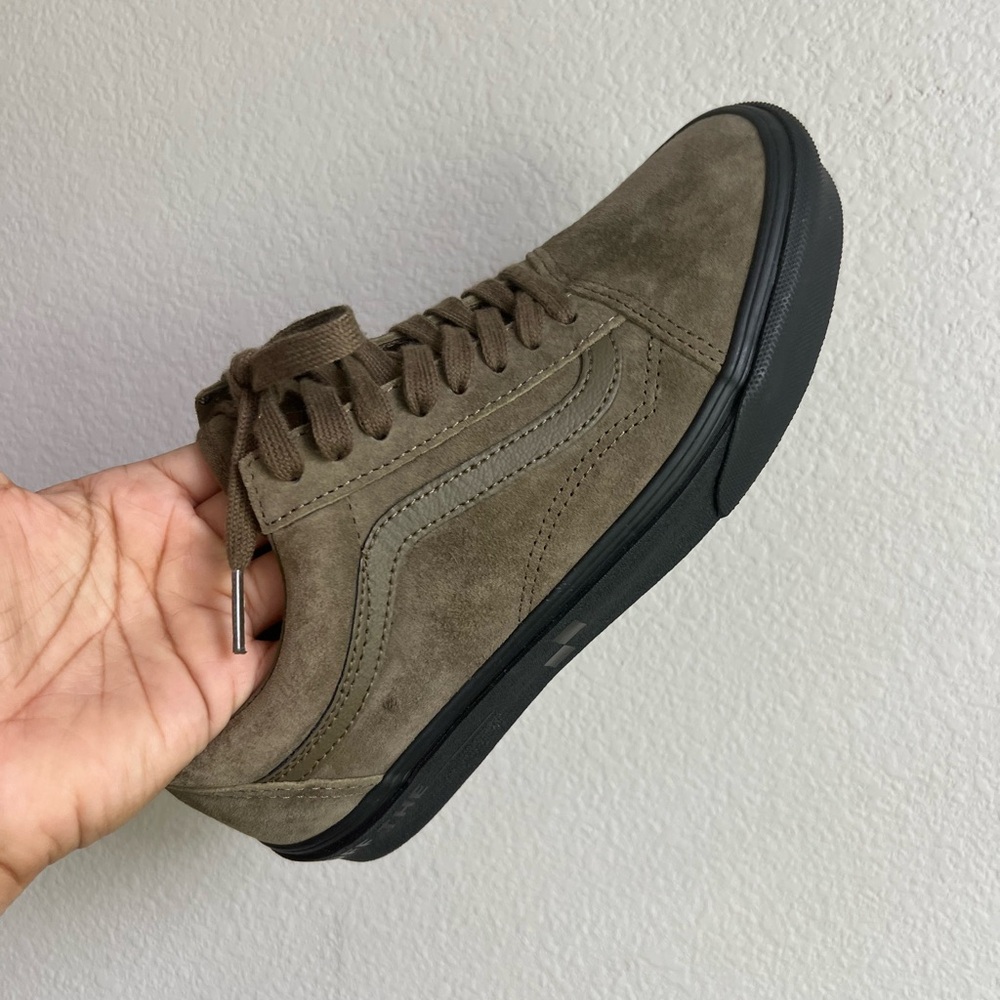 VANS Olive Green Sneakers. Men/Youth 6.5 Women 8